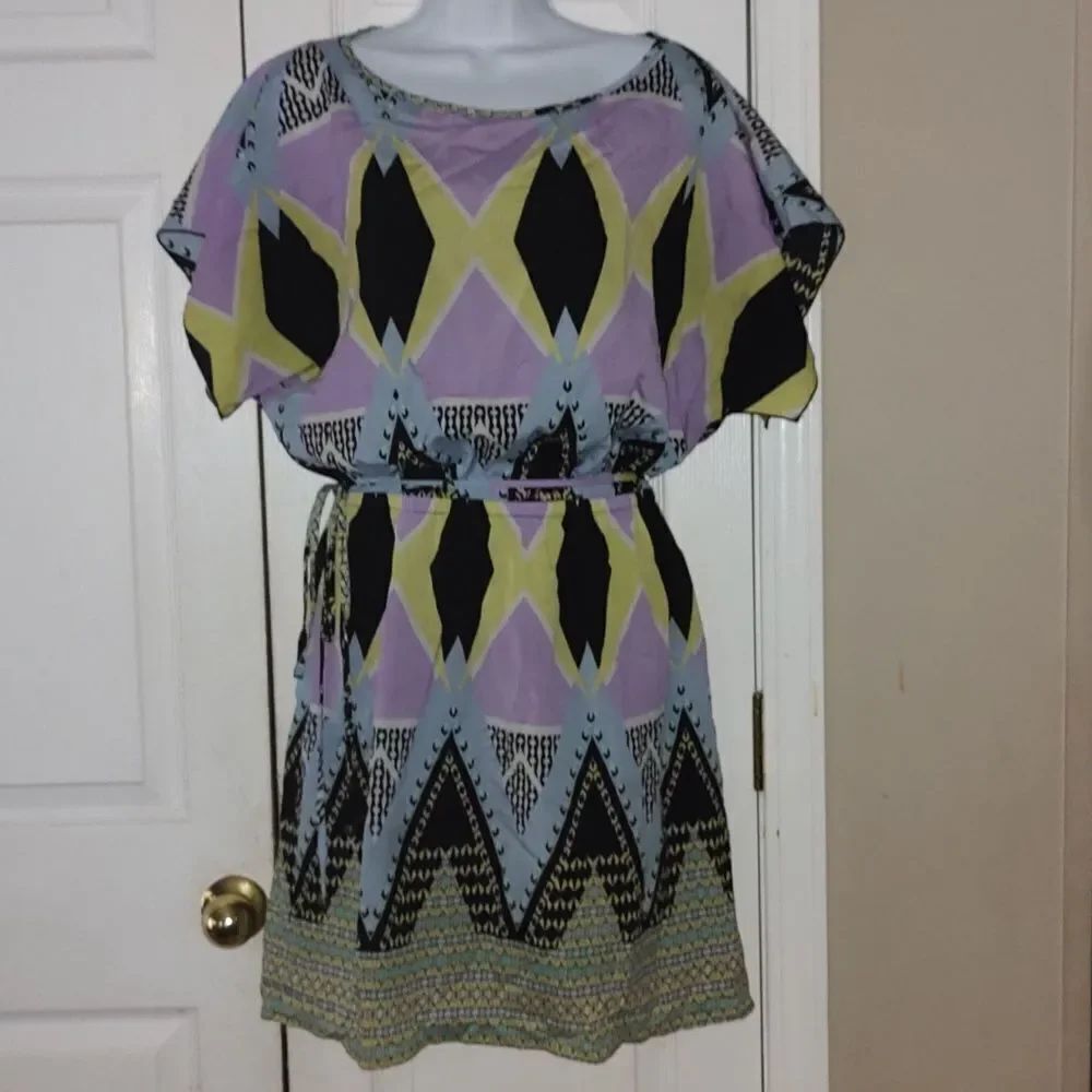 Paper Doll Multi Color Print Dress With Tie Belt Size L